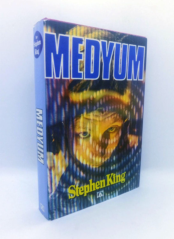 [RARE FIRST TURKISH EDITION WITH ITS PSYCHEDELIC DUST JACKET] Medyum. [= The shining]. Translated by Mehmet Harmanci. Cover design by Oral Orhon.